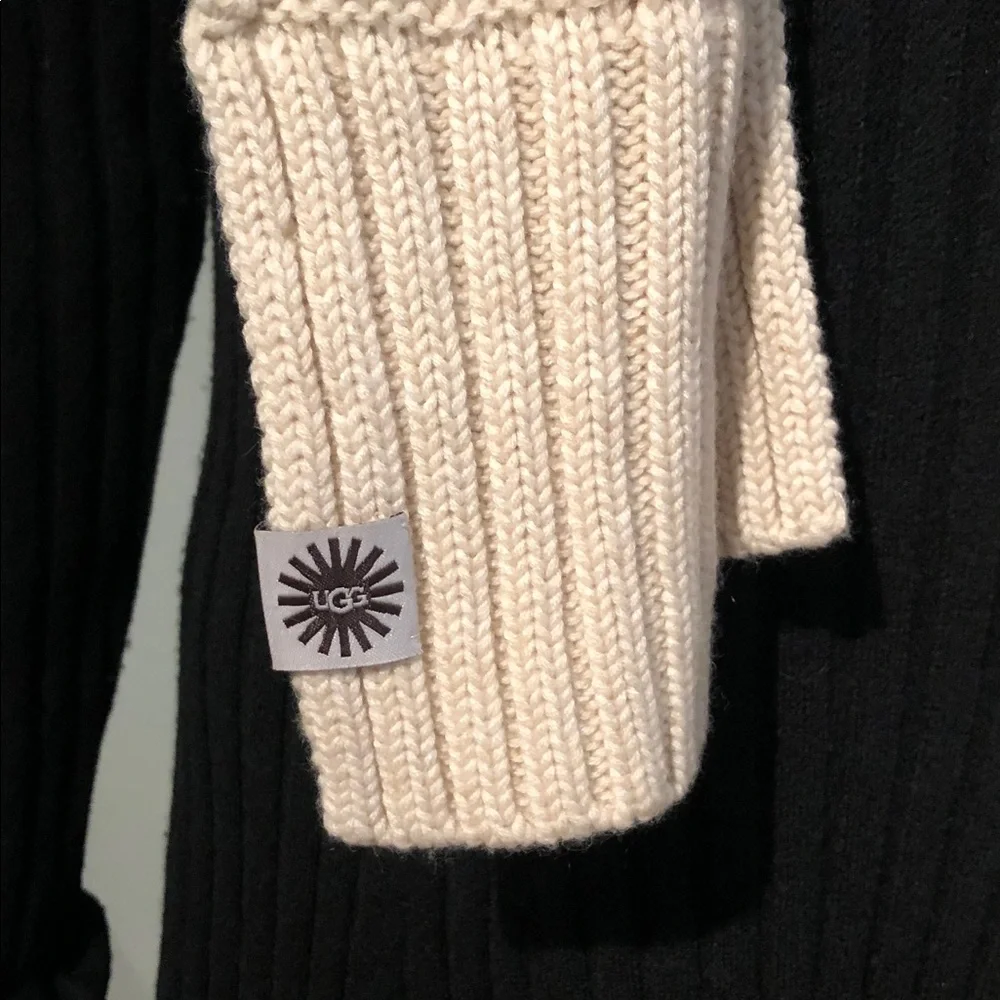 Ugg Cable Scarf - Picture 2 of 3